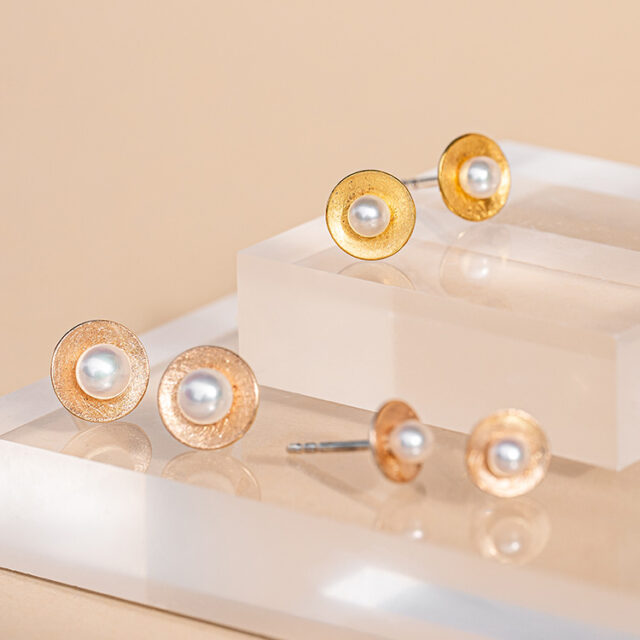 3 verschiedene runde Ohrstecker mit Perle mittig