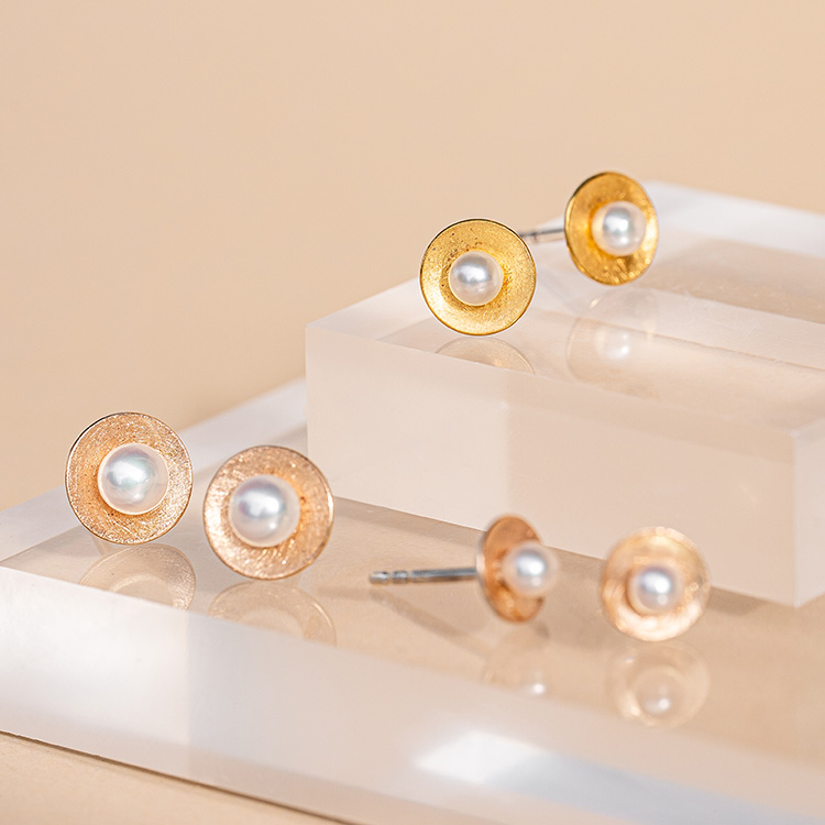 3 verschiedene runde Ohrstecker mit Perle mittig