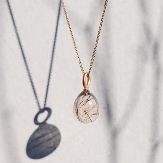 Edelsteinanhänger als Dropform