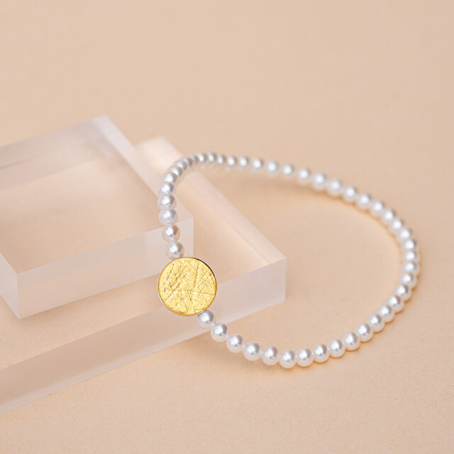 Perlenarmband mit Punkt Element aus Silber mit Gold mit aufgewalzter Struktur