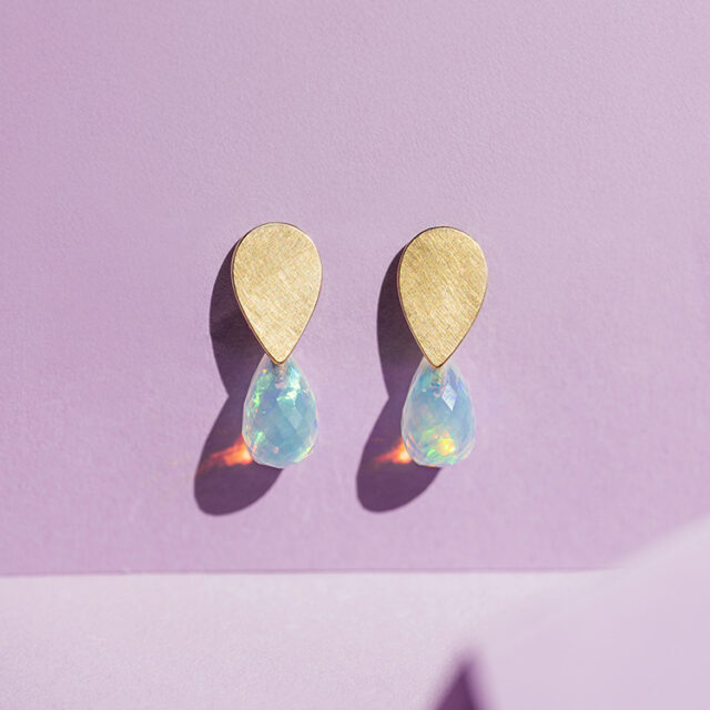 Ohrstecker aus Gelbgold mit Opal