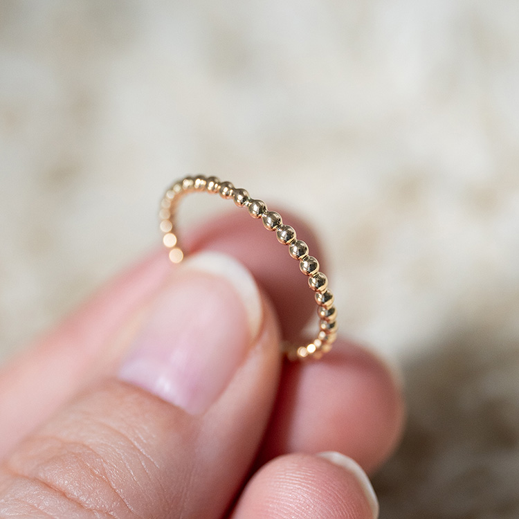 Feiner Ring aus Gelbgold aus Kugeldraht